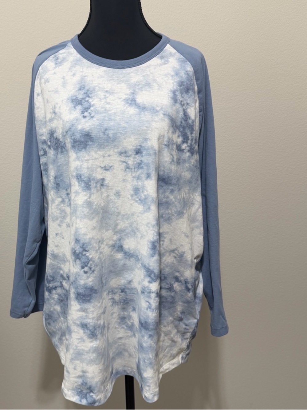 NWOT Old Navy Light Blue Tie-Dye Raglan Long Sleeve Top